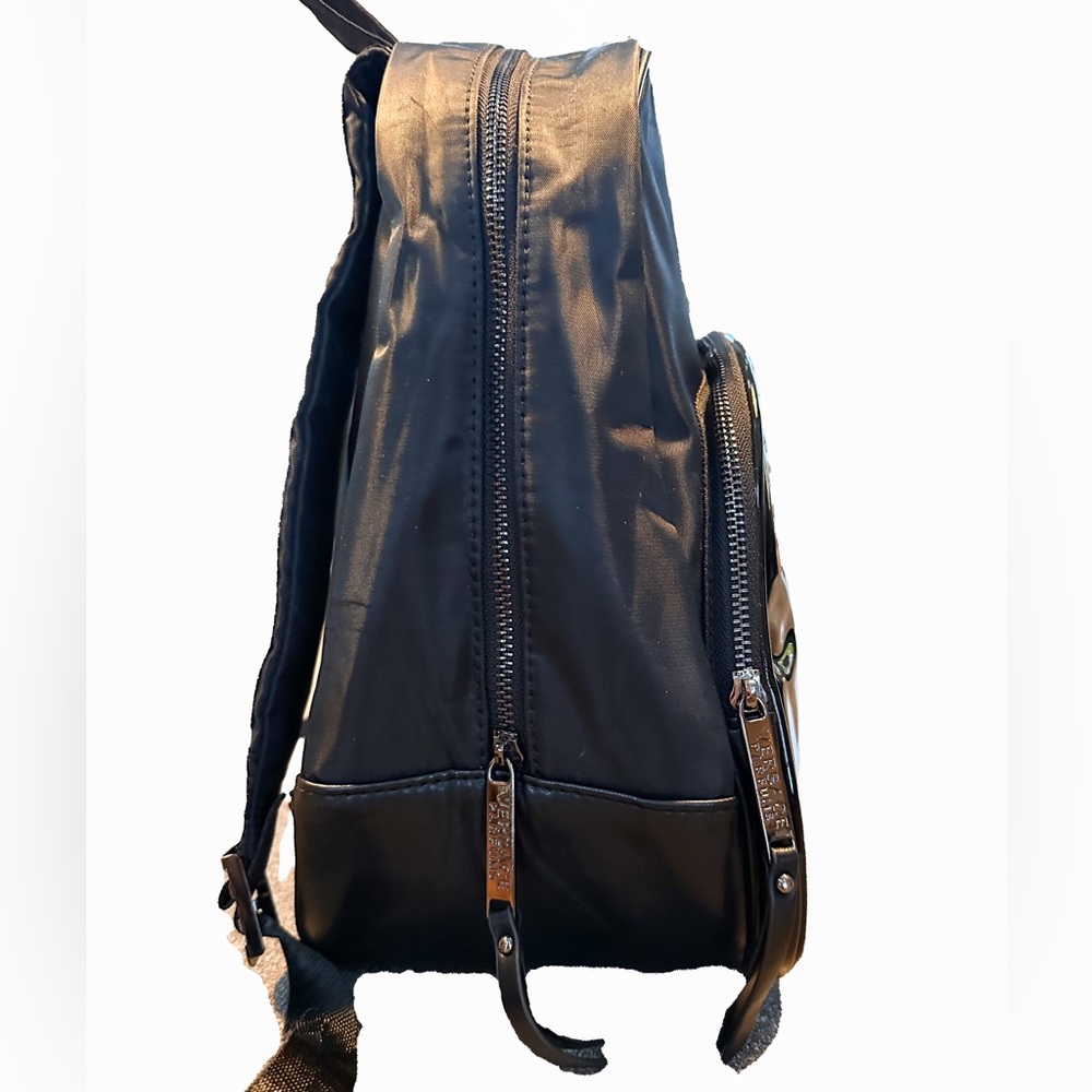 Versace Parfums Black Medusa
Logo Adjustable Strap Backpack Black - Picture 4 of 13